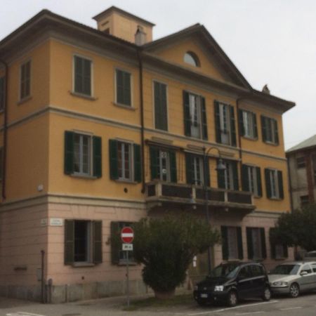 Garibaldi 1 Villa Angera Esterno foto