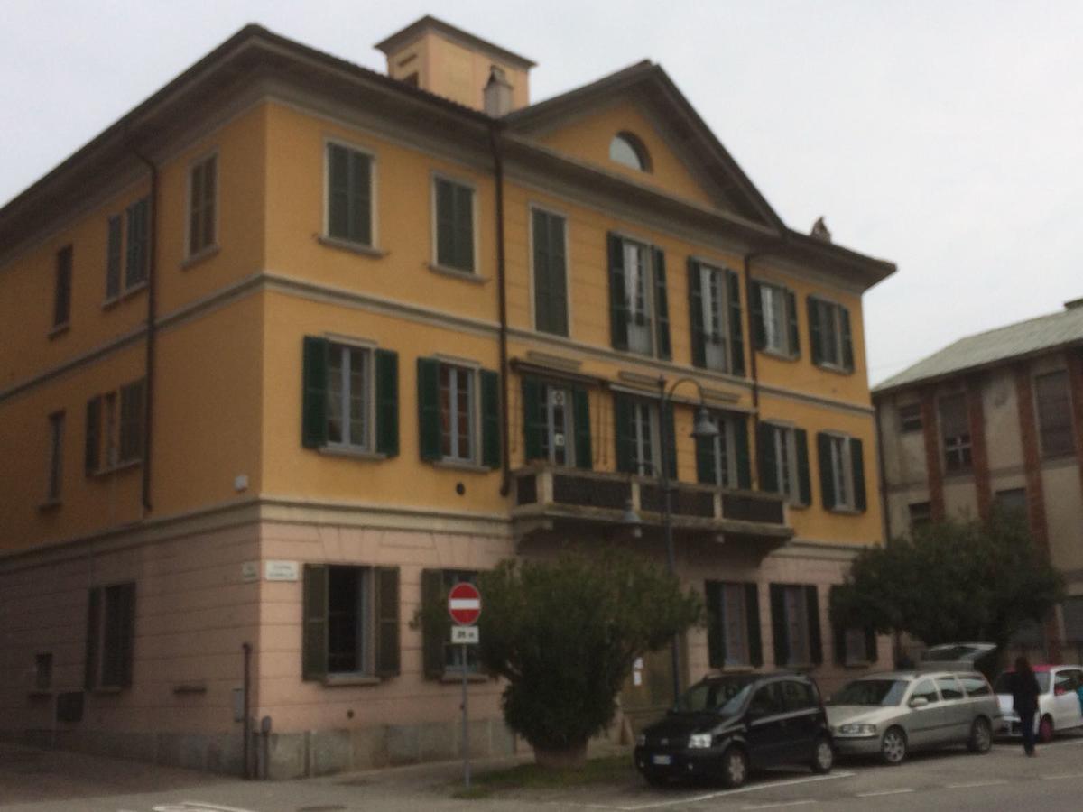 Garibaldi 1 Villa Angera Esterno foto